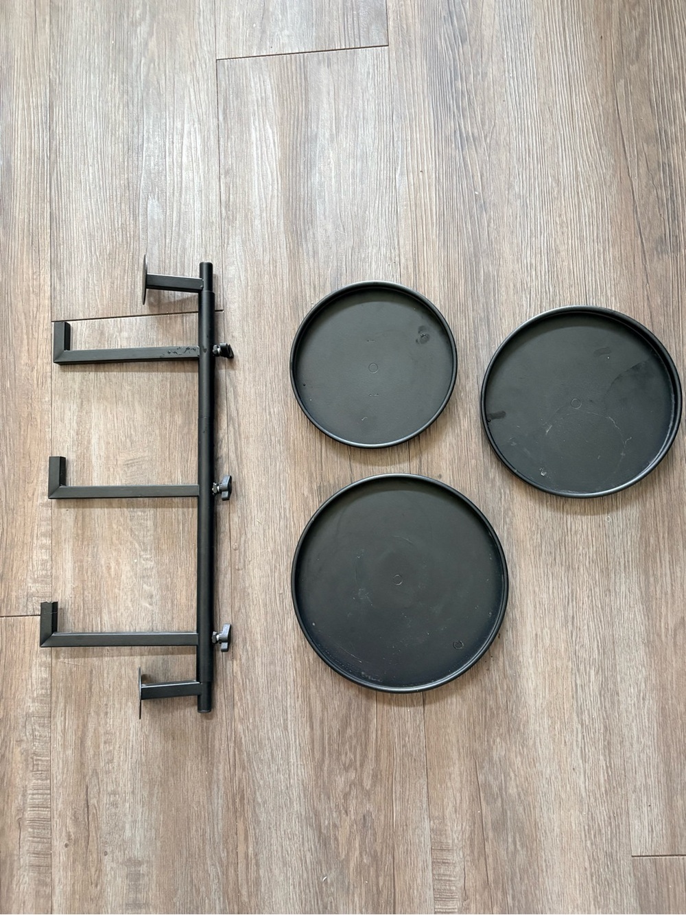 Wall-Mounted 3-Tier Planter Shelf with Round Trays - Black
